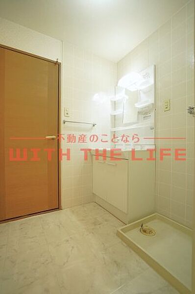 画像24:ゆったりとスペースのある洗面所