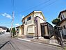 外観：建物南側にはサンルームを設置。南向きの明るい住宅です。