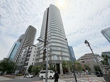 2023年リフォーム履歴あり13階角住戸のため眺望良好です。是非お気軽にお問い合わせください。