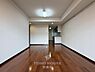 リビング/ダイニング：49階建・10階部分。74m2の3LDK住戸です。是非お気軽にお問い合わせください。