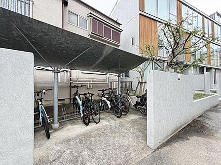 2010年、10月築。閑静な住宅地のデザイナーマンションです。是非お気軽にお問い合わせください。