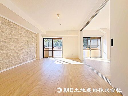 約14.1帖のLDKは、お好きな家具を配置してもまだまだ余裕がありますね!