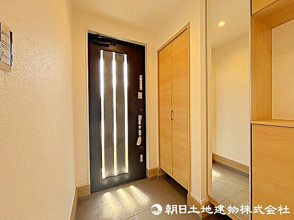 玄関を拡大表示