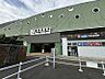 周辺：南武線の快速列車が利用可能で、通勤・通学に便利な駅です。自然を身近に感じられる落ち着いた街並みです。