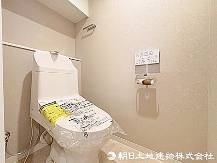 快適な使用感が人気の温水洗浄脱臭暖房機能を搭載。しかも汚れがつきにくく落ちやすい