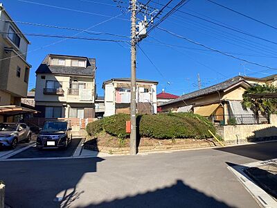 外観：【南西角地で陽当たり良好】建築条件なし売地〜どなた様でも建築可能です！〜お好きなハウスメーカーで建築できます〜■角地・前面棟無なので23坪ですが開放感を感じられる立地です■