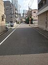 現地前