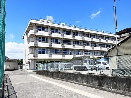 仙台市立蒲町中学校(923m)