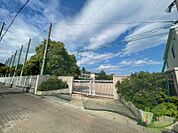 西宮市立段上小学校 437m