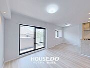 ■白を基調とした明るく開放的なリビング！ご家族との会話も弾みそうですね！■白はどのような色とも相性がいいので、お客さま好みのコーディネートをお楽しみいただけます！
