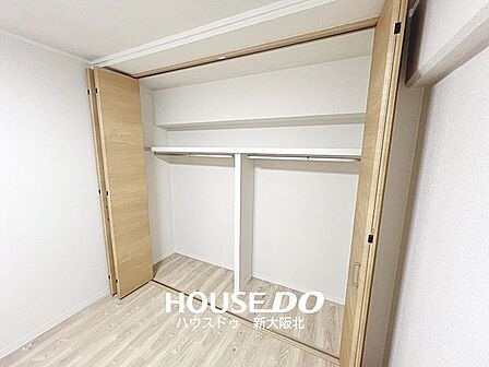 ■全居室収納付き!■お部屋がスッキリ片付くだけでなく、新しく収納棚を買い足す必要がないので、初期費用が抑えられそうですね!