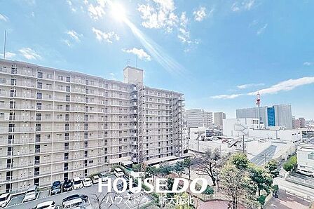 ■阪急神戸線「神崎川」駅徒歩7分!■総戸数367戸の大規模マンション!■新高小学校まで徒歩4分!!通学も安心な立地♪■スーパー、コンビニが徒歩2分と生活に便利な施設が充実!