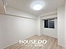 子供部屋：■玄関の洋室は約6．2帖の広さがあるため、寝室にオススメです！■ダブルベッドを置いても十分な広さがあります！寝室にもおススメのお部屋です♪