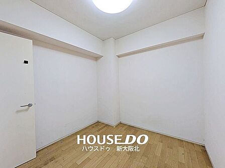 ■4.5帖洋室■各居室は必ずリビングを通る造りになっているので、家族が対面しやすい間取りです♪