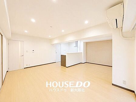 ■優しい明りのダウンライト設置!■ダウンライトはお部屋をすっきりと見せるとともに、落ち着きのある空間を演出します!