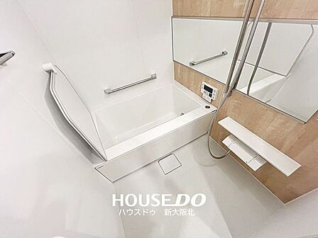 ■壁の一部がアクセントパネルになっており、おしゃれな空間を演出しています!■キレイなお風呂でゆっくりとおくつろぎください♪