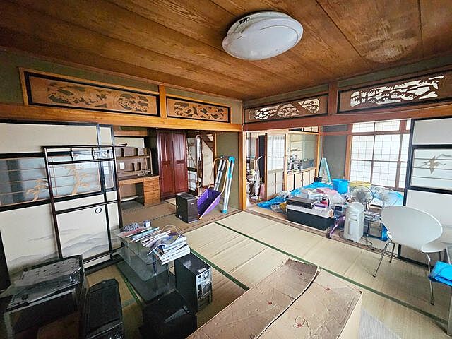 室内 八戸市大字鮫町字二見町