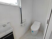 室内(2026年4月)撮影◎本日案内可能◎トイレは各階に設けておりますので、家族でのトイレタイムが重なっても安心です♪