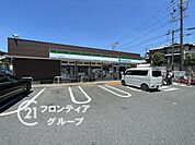 ファミリーマート城陽深谷店 180m