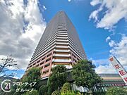 機能性とデザイン性を兼ね備えたマンション外観は、住む人に快適な生活を提供します。スタイリッシュなデザインが魅力で、日々の生活に彩りを添えます
