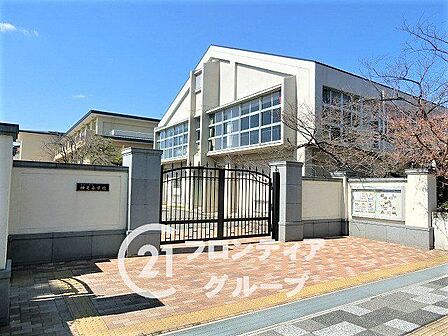 長岡京市立神足小学校 徒歩8分。 570m