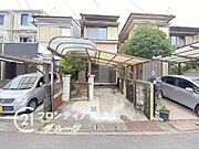 周辺は区画の整った閑静な住宅地。隣家との距離も程よく取れていますので、安心してゆったりとお住まいいただけます。