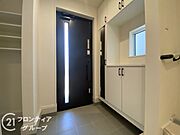 玄関は防犯性の優れたダブルロックドアです！