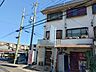 外観：しっかりとした造りの外観は、安心感を与える堅牢なデザインです。長く住み続けられる住まいです。