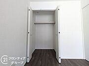 子ども部屋や寝室に用途多彩な明るい洋室