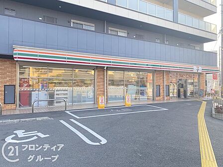 セブンイレブン向日東田中瀬店 徒歩8分。 600m