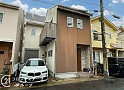 外観は周囲の街並みに美しく調和するシンプルなデザインです。最寄り駅まで徒歩約6分！通勤・通学の際に嬉しい駅チカ物件です。