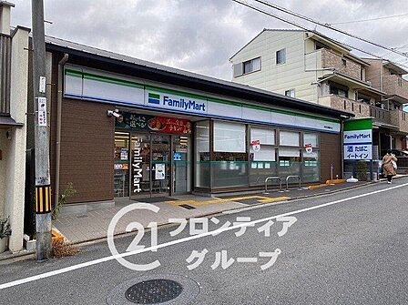 ファミリーマート伏見丹波橋通り店 徒歩6分。 420m