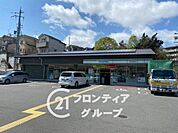 ファミリーマート御蔵山店 徒歩7分。 540m