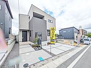 未来的なデザインが特徴の新築戸建てで、個性を演出し、住む人に特別なひとときを提供し、日々の生活を豊かにします