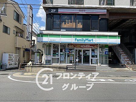 ファミリーマート竹田久保町店 徒歩3分。 180m