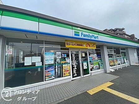 ファミリーマート竹田七瀬川店 徒歩5分。 340m