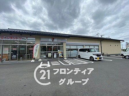 セブンイレブン伏見桃山南口店 徒歩7分。 550m