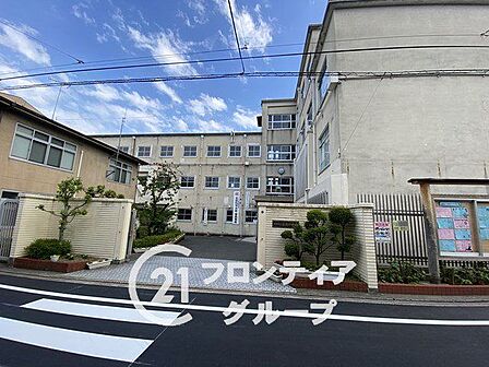 京都市立嘉楽中学校 徒歩4分。 310m