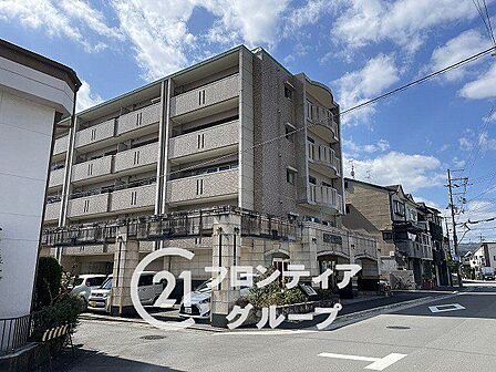 住まい選びは、価格や立地だけでなく、将来の暮らし方まで含めて考えることが大切です。今の段階で気になっていることを、まずスタッフに話してみてください