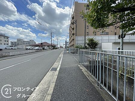 写真だけではわからない採光・広さ・周辺環境の実感は、実際に足を運んでみることが一番です。ご見学はいつでもご予約いただけます