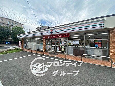 セブンイレブン宇治戸ノ内店 徒歩10分。 780m