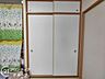 室内：住まい選びは、価格や立地だけでなく、将来の暮らし方まで含めて考えることが大切です。今の段階で気になっていることを、まずスタッフに話してみてください