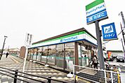 ファミリーマート新河岸駅前店 徒歩4分。 300m