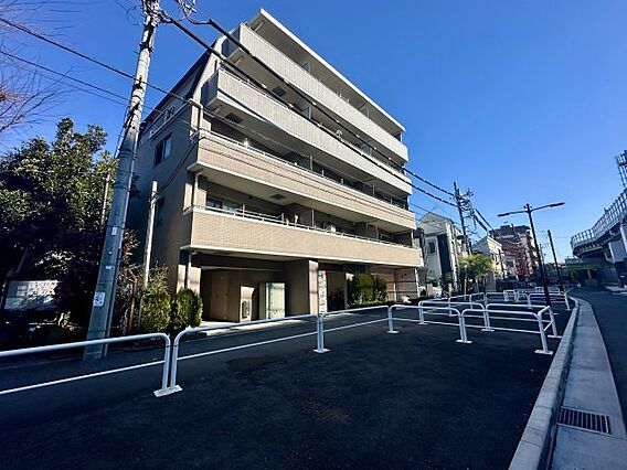 落ち着いた色調...