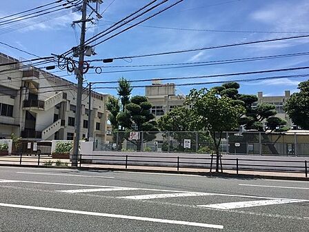 福岡市立内浜小学校 徒歩8分。 550m