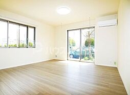 ファイブシャイン 201 2階1LDKのリビング/ダイニング