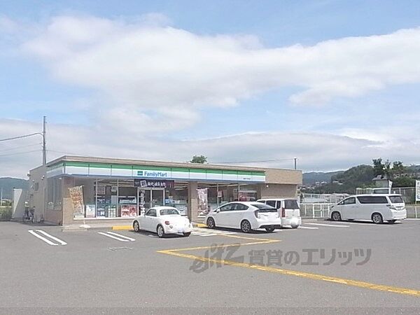 画像21:ファミリーマート　亀岡下矢田店まで700メートル