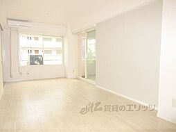 JR山陰本線 嵯峨嵐山駅 徒歩7分の賃貸マンション 4階2LDKのリビング/ダイニング