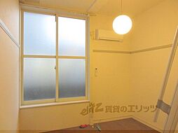 JR山陰本線 花園駅 徒歩12分の賃貸アパート 1階1Kのリビング/ダイニング