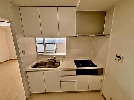 対面式を採用したキッチンですので、リビングで寛ぐご家族をいつも感じられます!会話を楽しみながら家事ができますね♪